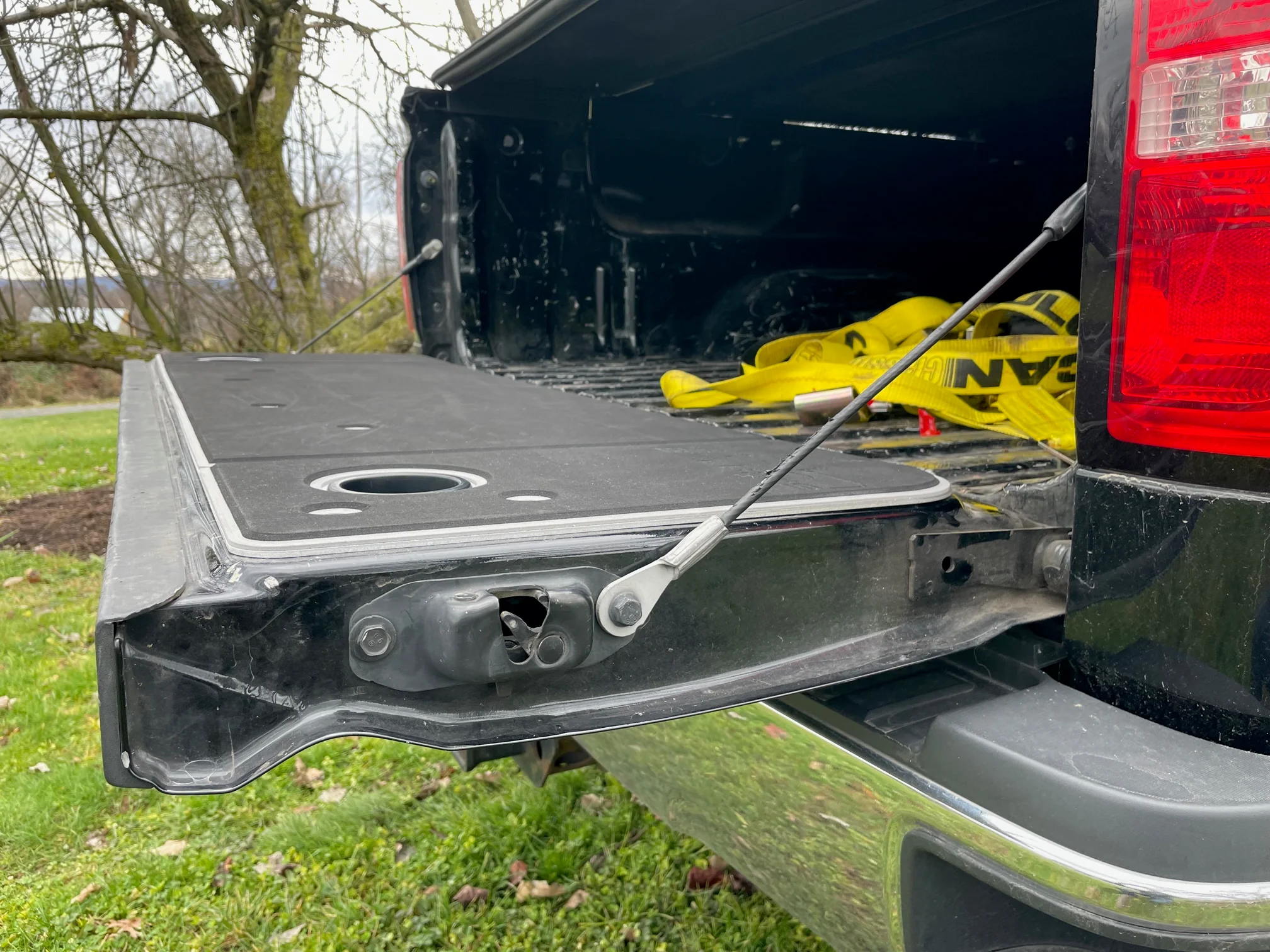 Silverado/Sierra 1500, 2500, 3500 Tailgate Cover (2014-2018) - Image 8