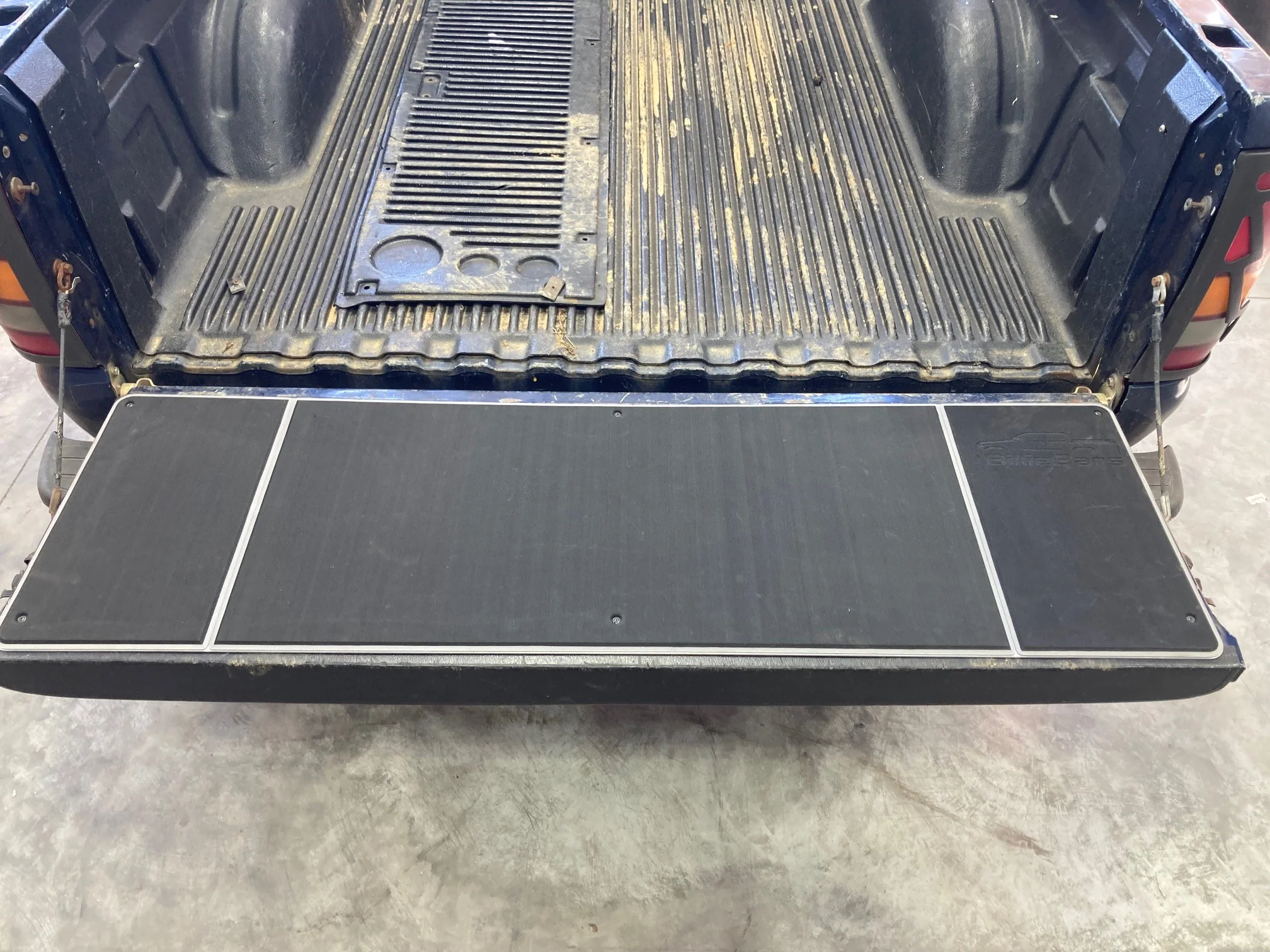 Universal Full Size Truck Tailgate Cover Kit - Image 3