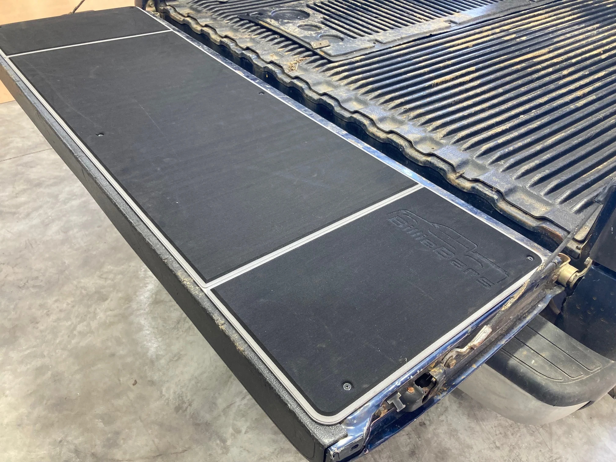 Universal Full Size Truck Tailgate Cover Kit - Image 5