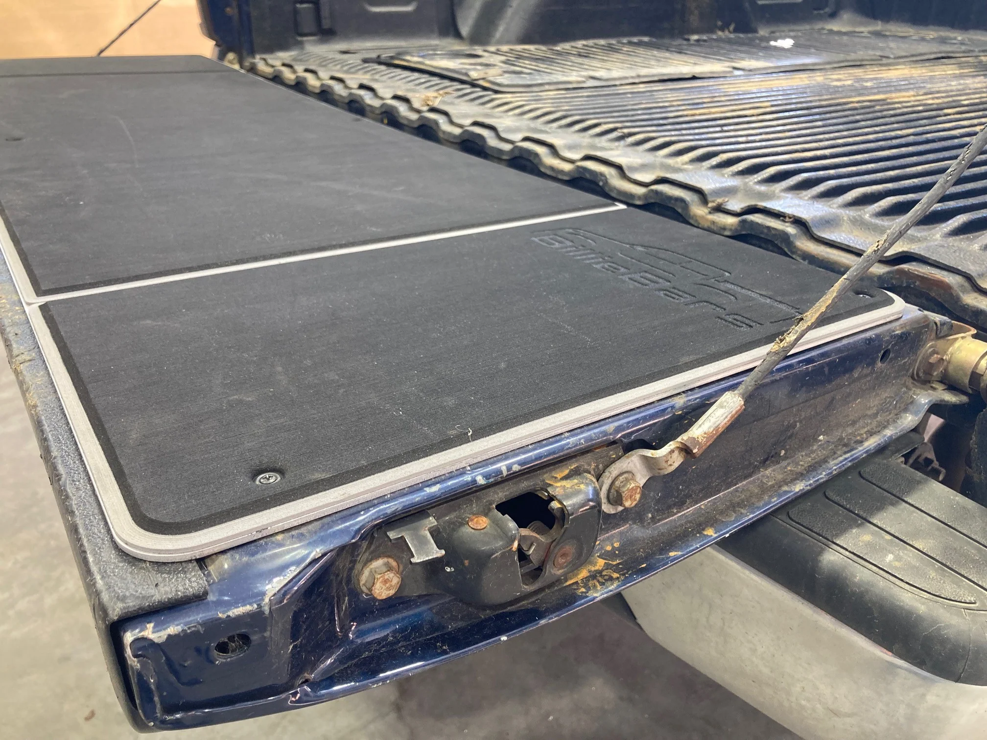 Universal Full Size Truck Tailgate Cover Kit - Image 6