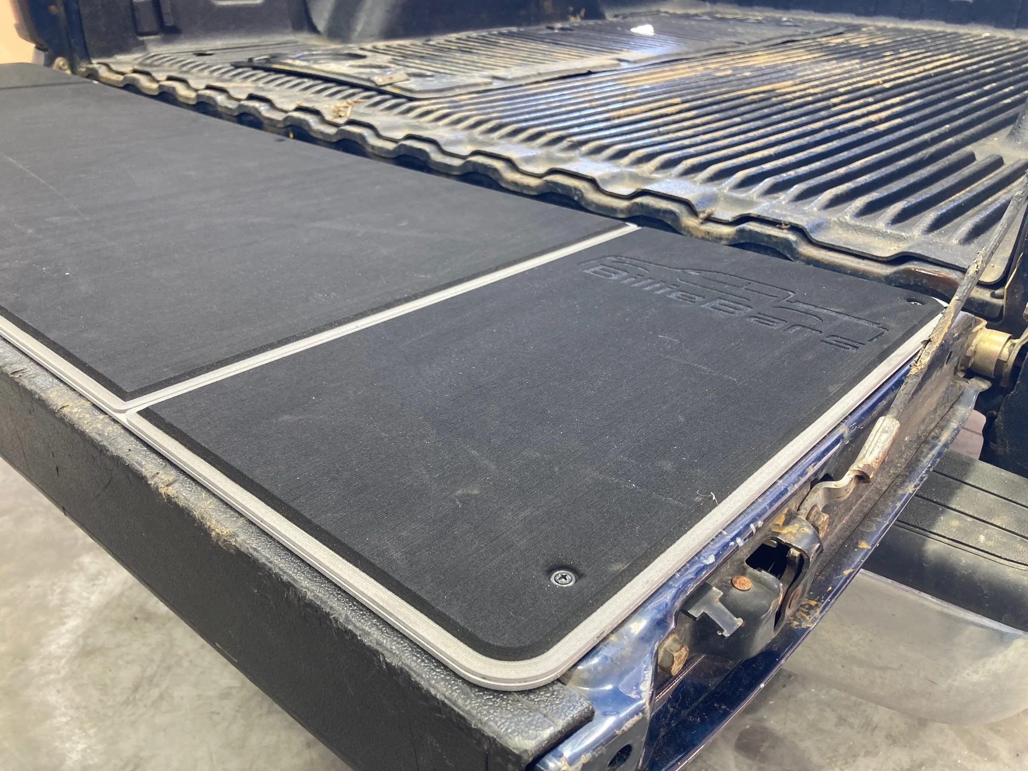 Universal Full Size Truck Tailgate Cover Kit - Image 7